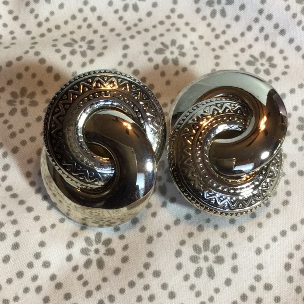 🌺$3.00 must bundle 🌺ClipOn Earrings